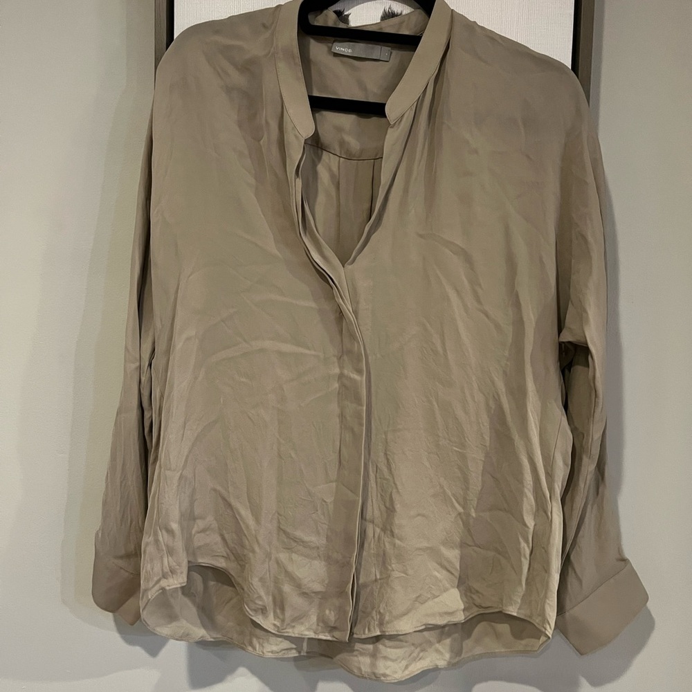 Vince Silk M tan light khaki/green V neck long sleeve blouse